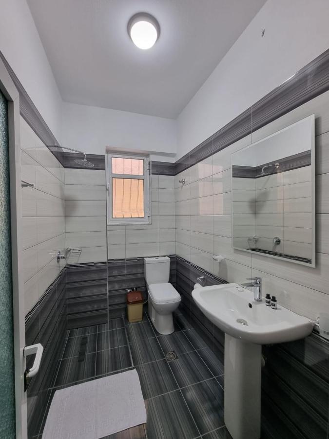 Ideal Apartments & Rooms Sarandë Esterno foto