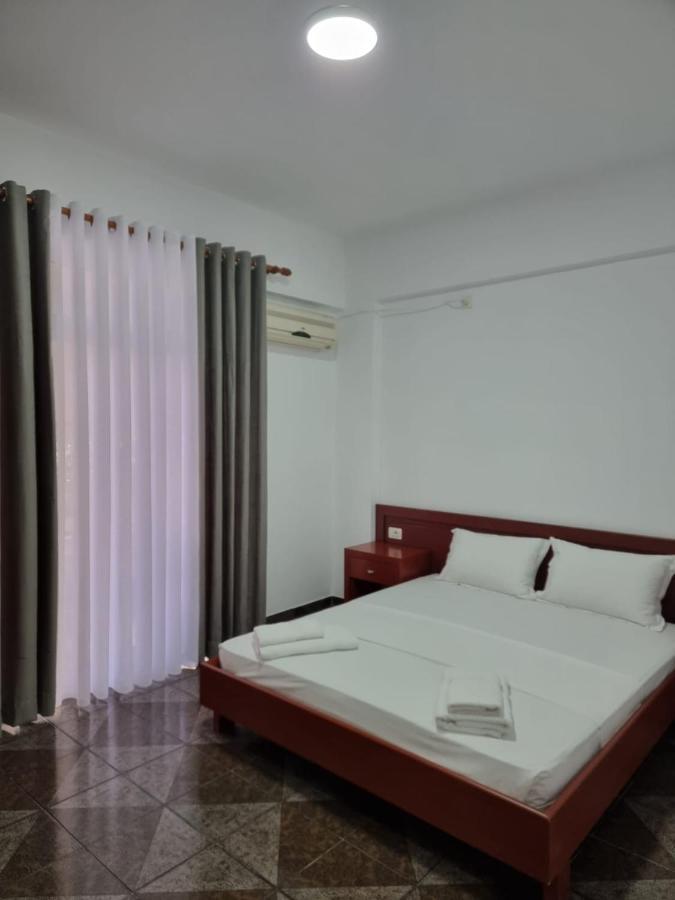 Ideal Apartments & Rooms Sarandë Esterno foto