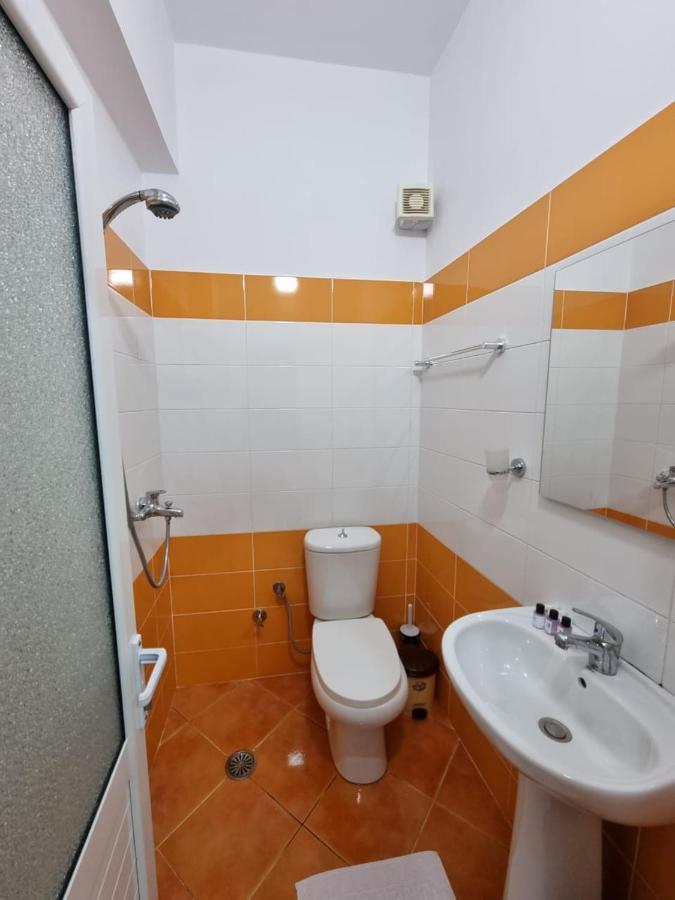 Ideal Apartments & Rooms Sarandë Esterno foto