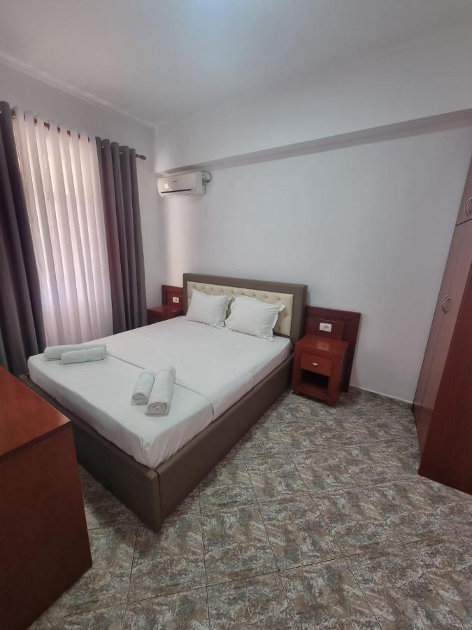 Ideal Apartments & Rooms Sarandë Esterno foto