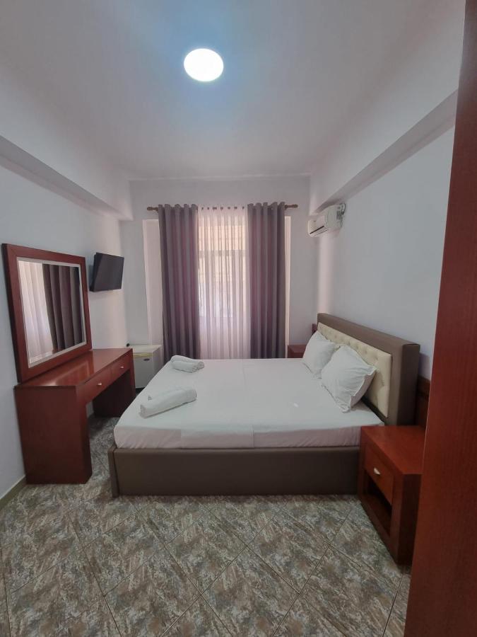Ideal Apartments & Rooms Sarandë Esterno foto