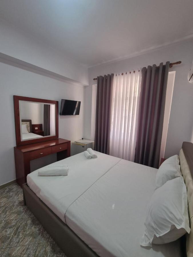 Ideal Apartments & Rooms Sarandë Esterno foto