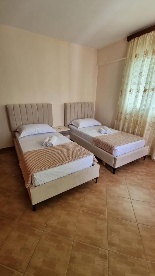 Ideal Apartments & Rooms Sarandë Esterno foto
