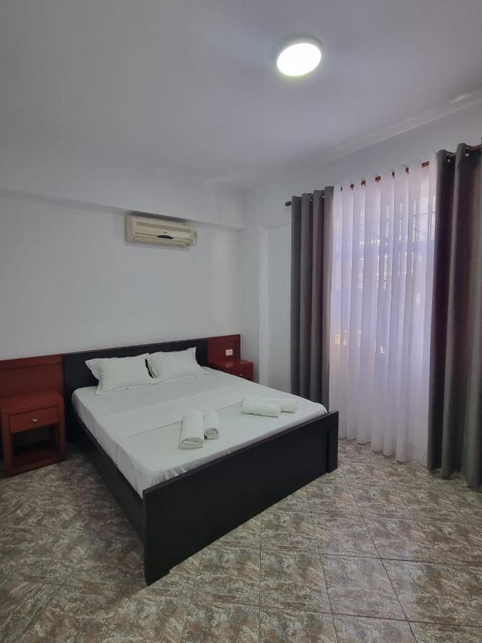 Ideal Apartments & Rooms Sarandë Esterno foto
