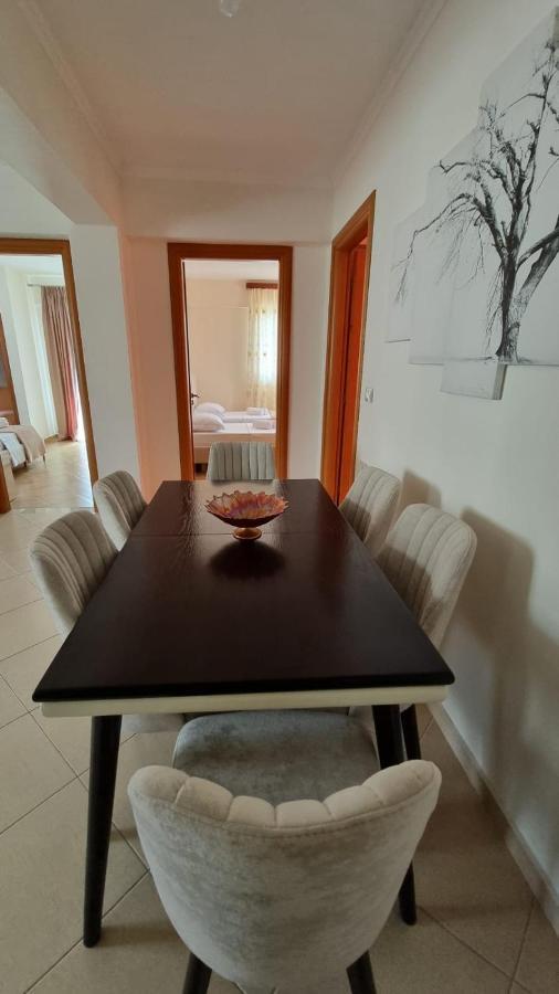 Ideal Apartments & Rooms Sarandë Esterno foto