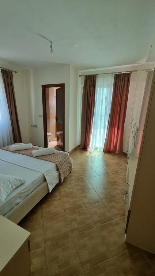 Ideal Apartments & Rooms Sarandë Esterno foto