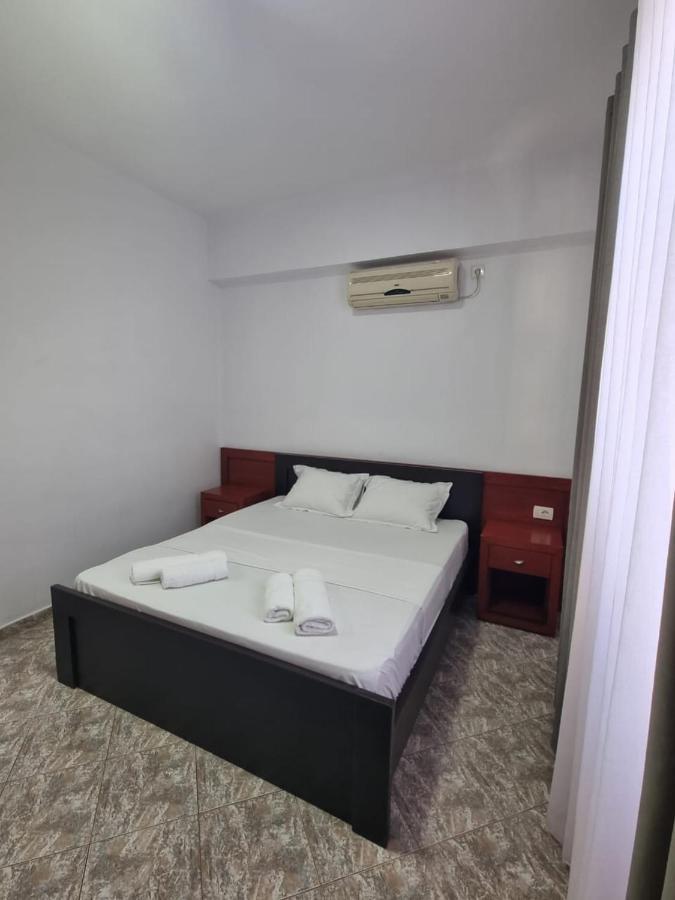 Ideal Apartments & Rooms Sarandë Esterno foto