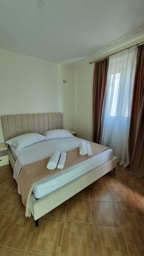 Ideal Apartments & Rooms Sarandë Esterno foto
