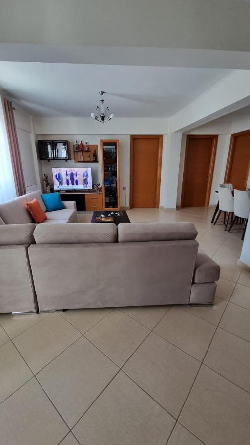Ideal Apartments & Rooms Sarandë Esterno foto
