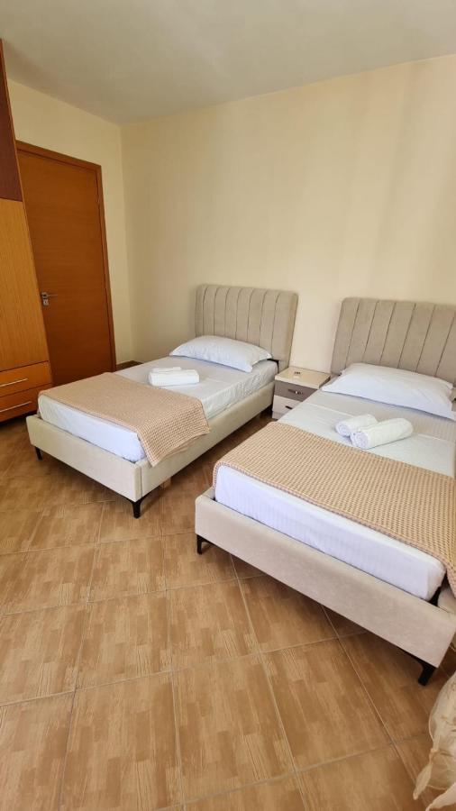 Ideal Apartments & Rooms Sarandë Esterno foto